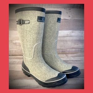 Arctic Shield Gray Herringbone Navy Rain Boots 7